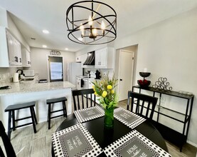 550 Westoak in Universal City, TX - Building Photo - Building Photo