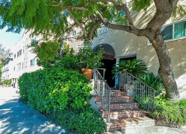 11670 W Sunset Blvd, Unit Brentwood Village Unit in Los Angeles, CA - Building Photo - Building Photo