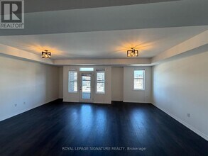 112 Burnhamthorpe Rd E in Oakville, ON - Building Photo - Building Photo