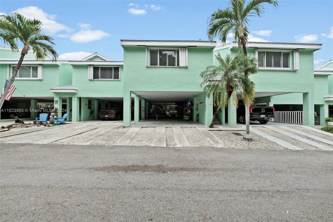 9808 Magellan Dr in Key Largo, FL - Building Photo