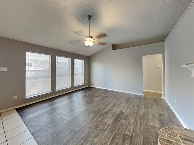 5717 Heatherglen Terrace in Fort Worth, TX - Foto de edificio - Building Photo