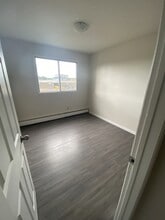 80 Brookwood Dr in Spruce Grove, AB - Building Photo - Building Photo