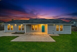 4611 Idaho St in Houston, TX - Building Photo