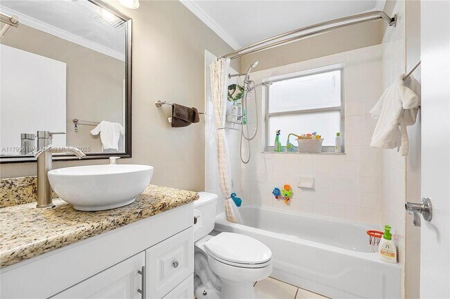 4945 SW 34th Terrace in Hollywood, FL - Building Photo - Building Photo