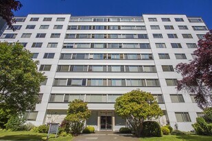 The White House in Vancouver, BC - Building Photo