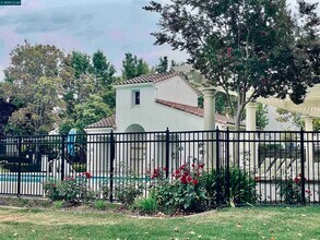 2000 Amaryllis Cir in San Ramon, CA - Building Photo - Building Photo
