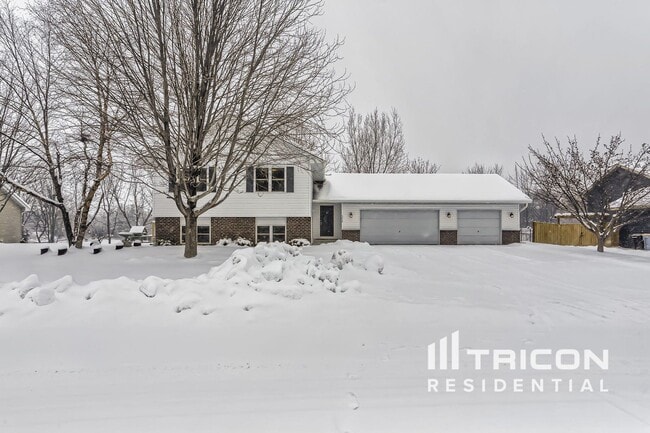 3649 Kahler Dr NE in Saint Michael, MN - Building Photo - Building Photo