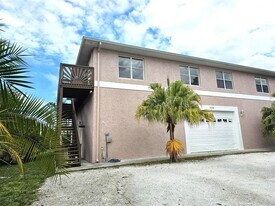 9458 Anita Ave in Englewood, FL - Building Photo