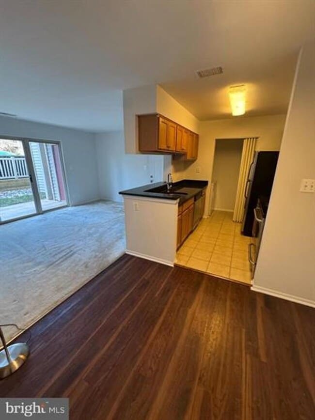 11703 Olde English Dr in Reston, VA - Building Photo - Building Photo