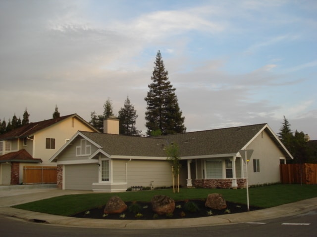 property at 1421 Everett Way