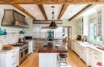 127 Hollister Ave in Santa Monica, CA - Building Photo - Building Photo