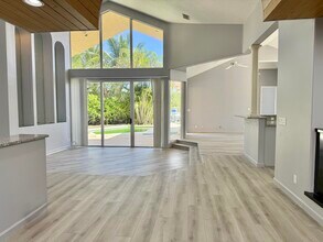 400 Corsair Dr in North Palm Beach, FL - Foto de edificio - Building Photo