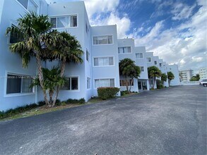 1185 Marseille Dr in Miami Beach, FL - Building Photo - Building Photo