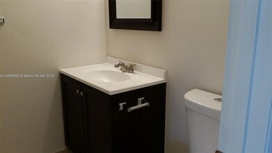 192 Wimbledon Lakes Dr in Plantation, FL - Building Photo - Building Photo