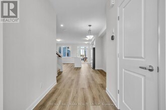2526 Esprit Dr in Ottawa, ON - Building Photo - Building Photo