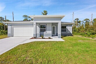 517 Johns Ave in Lehigh Acres, FL - Building Photo - Building Photo