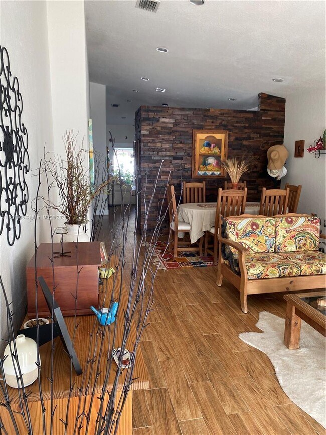 20009 NW 80th Ave in Hialeah, FL - Building Photo - Building Photo