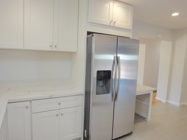 3 Le Claire Ct in San Rafael, CA - Building Photo - Building Photo