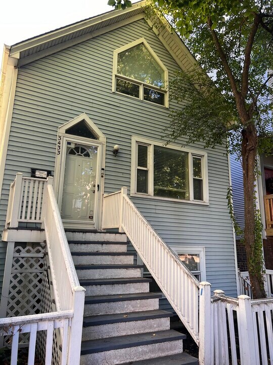 3433 N Oakley Ave in Chicago, IL - Building Photo