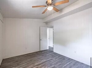 1902 N Poplar St, Unit 1904 B in North Little Rock, AR - Building Photo - Building Photo