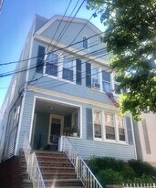 135 W 24TH St in Bayonne, NJ - Building Photo