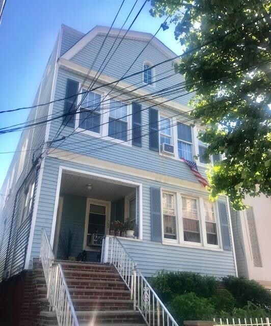 135 W 24th St in Bayonne, NJ - Building Photo