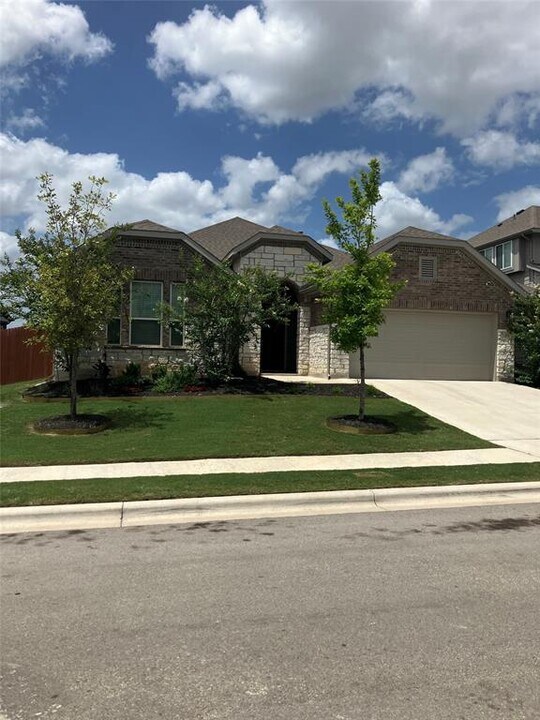 475 Gamble Dr in Buda, TX - Building Photo