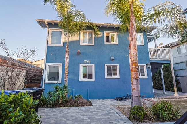 256 W Tujunga Ave, Unit B