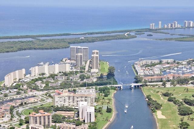 108 Lakeshore Dr