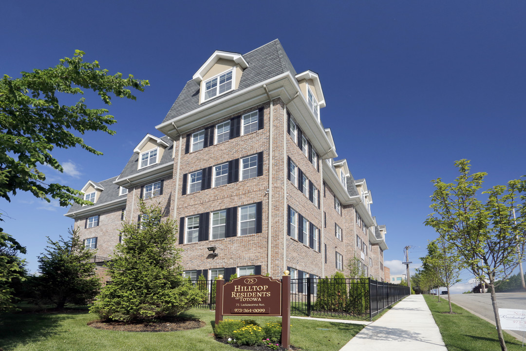 Hilltop Apartments of Totowa in Totowa, NJ - Building Photo