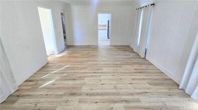 5747 Jefferson Ave in South Gate, CA - Foto de edificio - Building Photo