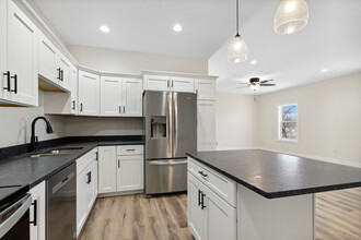 Monroe Luxury Condos in Mount Pleasant, IA - Building Photo - Interior Photo