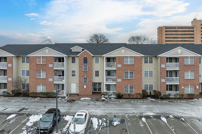 Park at Linden in Linden, NJ - Building Photo - Building Photo