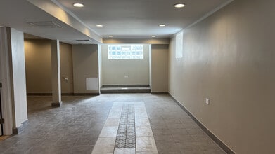 120 N LeClaire Ave, Unit G in Chicago, IL - Foto de edificio - Building Photo