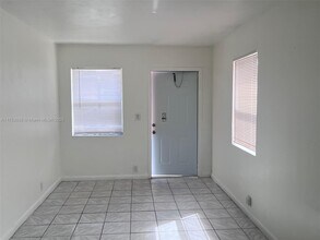 2550 York St-Unit -2 in Opa Locka, FL - Building Photo - Building Photo