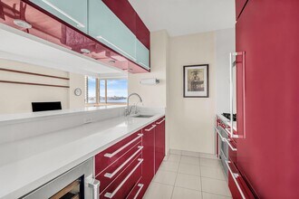 250 S End Ave in New York, NY - Building Photo - Building Photo