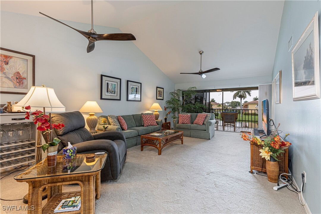 4410 Chantelle Dr in Naples, FL - Building Photo