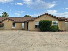 506 Shiloh Dr in Laredo, TX - Building Photo