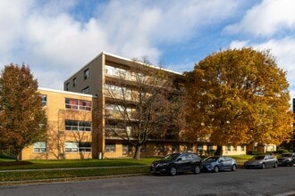 Bryn Mawr Apartments in Sarnia, ON - Building Photo - Building Photo