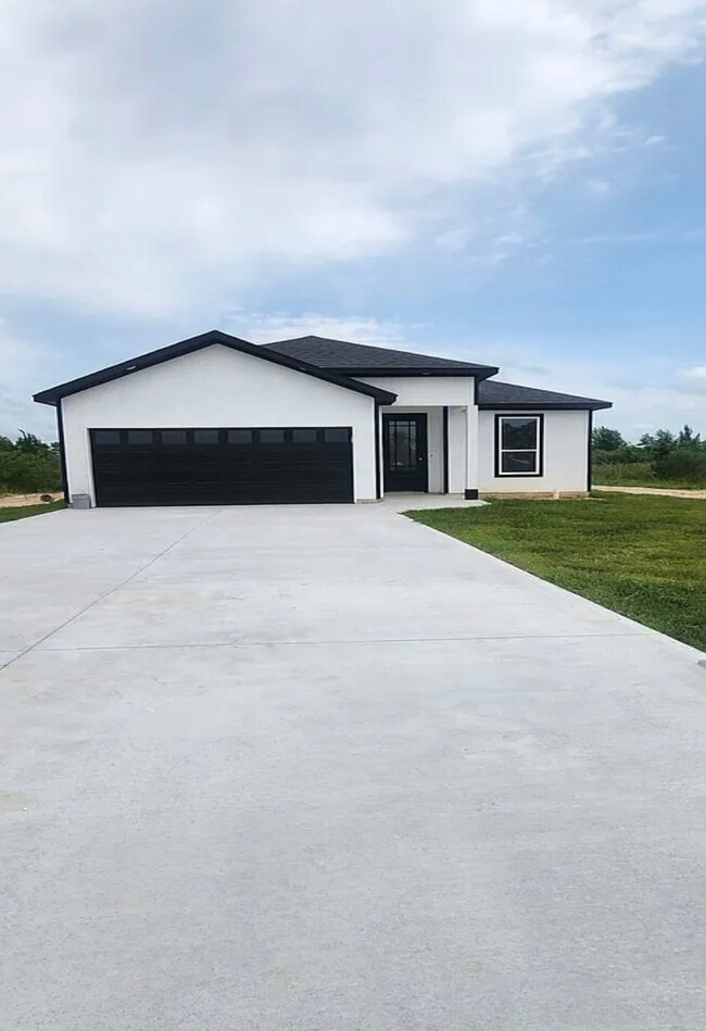 194 Rd 5506 in Cleveland, TX - Building Photo - Building Photo