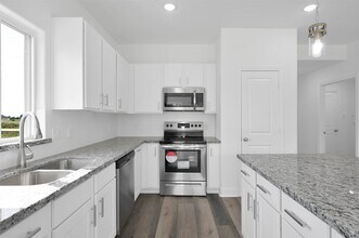 1089 Rd 5740 in Cleveland, TX - Foto de edificio - Building Photo