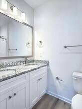 413 S Davis St in Dallas, NC - Foto de edificio - Building Photo