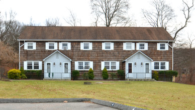 Williamsburg Townhomes in Gales Ferry, CT - Building Photo - Building Photo