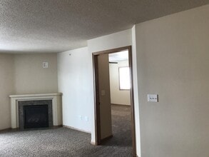 1415 Sharloh LP in Bismarck, ND - Building Photo - Building Photo