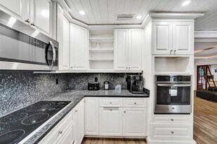 5612 Harding St in Hollywood, FL - Building Photo