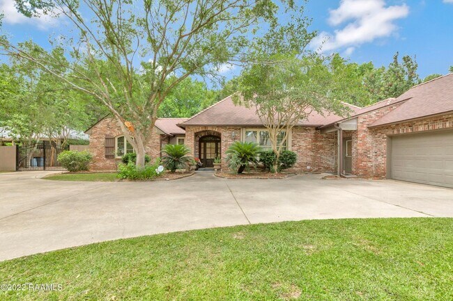 403 Phoenix Dr in Lafayette, LA - Building Photo - Building Photo