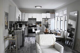839 W Cornelia Ave, Unit 839-2N in Chicago, IL - Building Photo - Building Photo