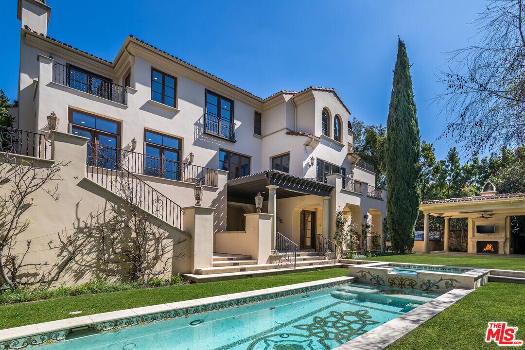 2167 Sheringham Ln in Los Angeles, CA - Building Photo