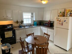 64 Lorchris St, Unit 1 in Leominster, MA - Building Photo - Building Photo