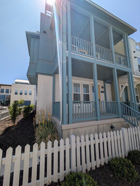 11201 S Kestrel Rise Rd in South Jordan, UT - Building Photo